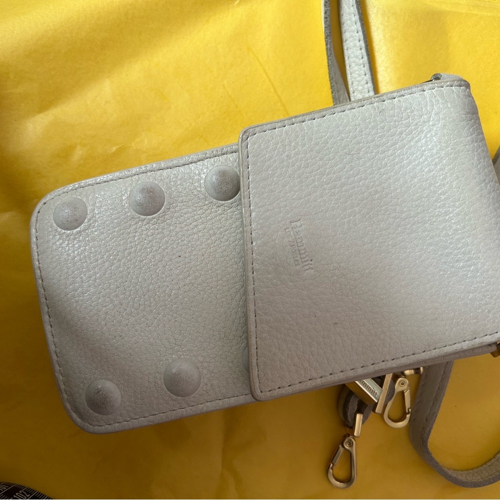 Leather Crossbody Phone Bag in white:)๐ฆ
Hammitt leather beautiful lil bag!